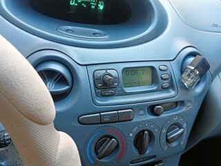 2001 Toyota Yaris I, серебристый, 200000 рублей, вид 4