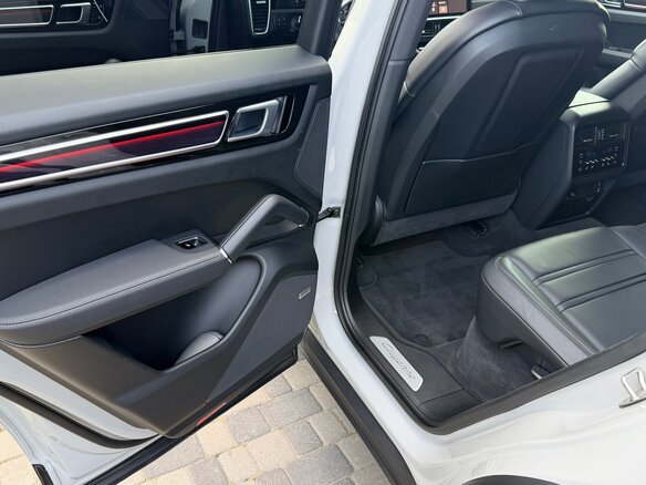 2020 Porsche Cayenne III, серый, 7590000 рублей - вид 10