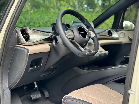 2023 BYD Dolphin 44.9 kWh I, белый, 1279018 рублей - вид 12