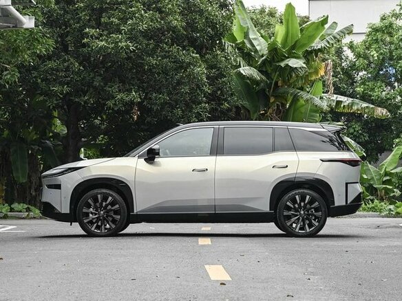 2026 Toyota bZ3X 58.3 kWh, серебристый, 2789000 рублей - вид 3