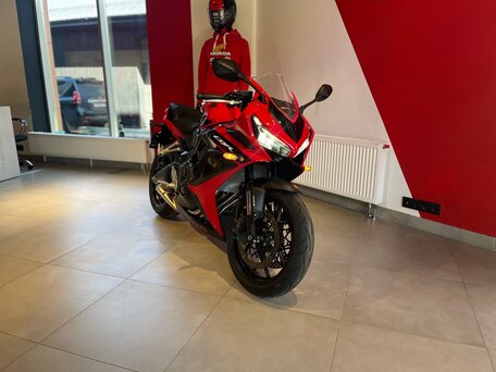 2024 Honda CBR 650R, красный, 1280000 рублей, вид 2