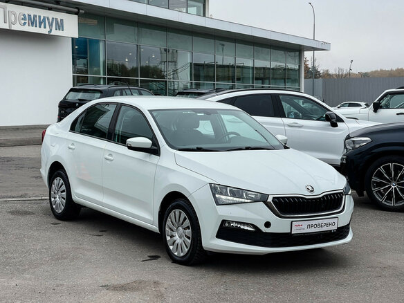 2021 Skoda Rapid II, белый, 1790000 рублей - вид 2