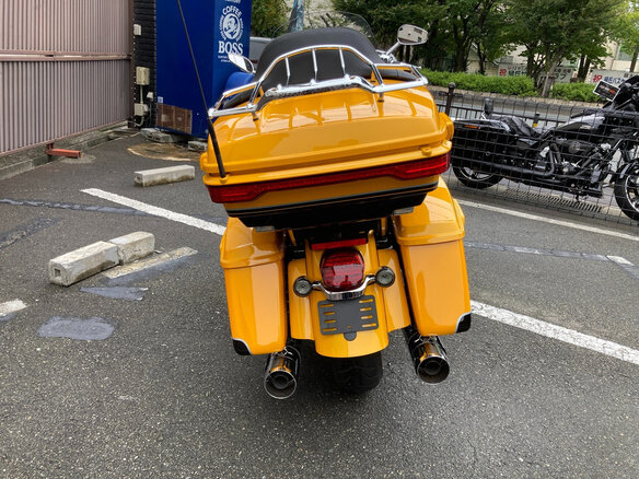 2022 Harley-Davidson CVO Road Glide Limited, жёлтый, 3230000 рублей - вид 3