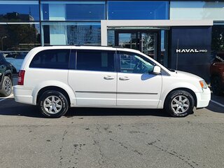 2010 Chrysler Town & Country V, белый, 1039000 рублей, вид 4