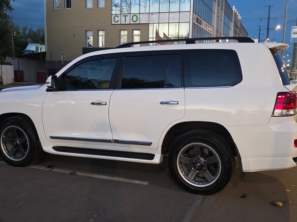 2016 Toyota Land Cruiser 200 Series Рестайлинг 2, белый, 5700000 рублей - вид 7