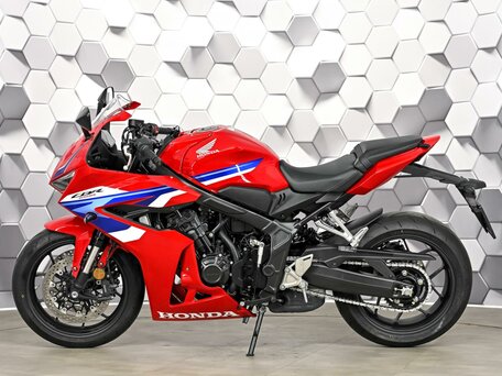 2025 Honda CBR 650R, красный, 1177000 рублей, вид 4