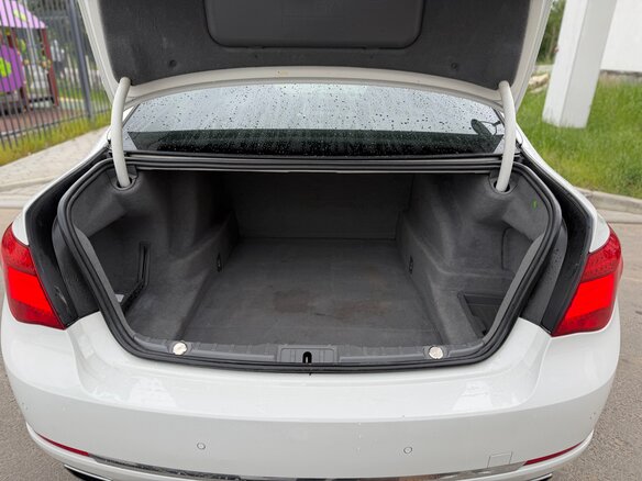 2013 BMW 7 серии 740d xDrive V (F01/F02/F04) Рестайлинг, белый, 2088000 рублей - вид 27
