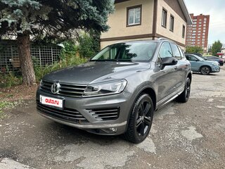 2017 Volkswagen Touareg II Рестайлинг, серый, 3500000 рублей, вид 1