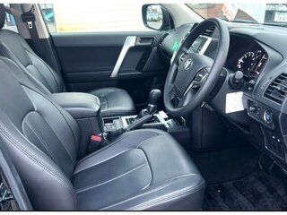 2021 Toyota Land Cruiser Prado 150 Series Рестайлинг 3, чёрный, 4750000 рублей, вид 4