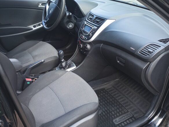 2013 Hyundai Solaris I, чёрный, 790000 рублей - вид 5