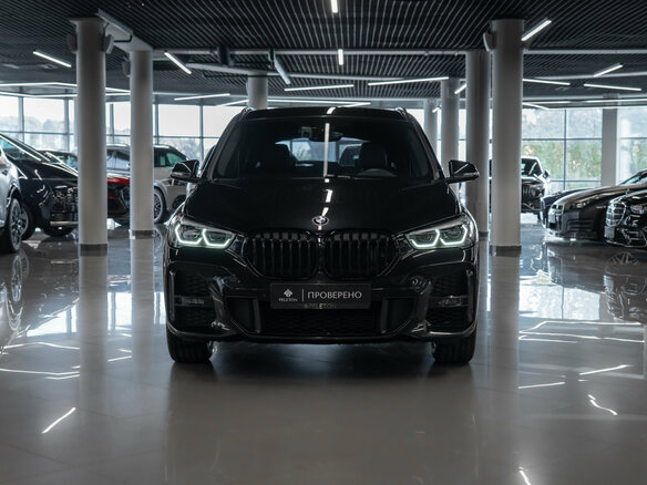 2020 BMW X1 20i xDrive II (F48) Рестайлинг, чёрный, 3770000 рублей - вид 2