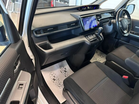 2016 Honda Stepwgn V, белый - вид 12