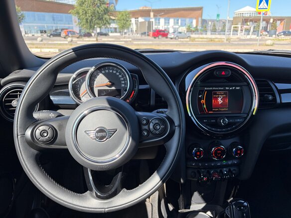2021 Mini Hatch Cooper III (F55/F56) Рестайлинг, оранжевый, 2150000 рублей - вид 17