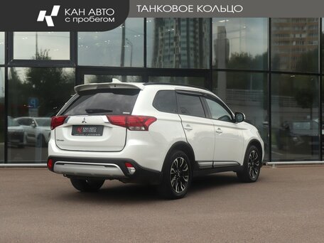 2022 Mitsubishi Outlander III Рестайлинг 3, белый, 2534000 рублей, вид 3