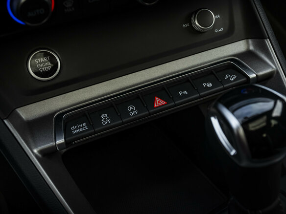 2022 Audi Q3 45 TFSI II (F3), белый, 4179000 рублей - вид 13