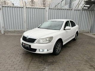 2011 Skoda Octavia II (A5) Рестайлинг, белый, 525000 рублей, вид 1