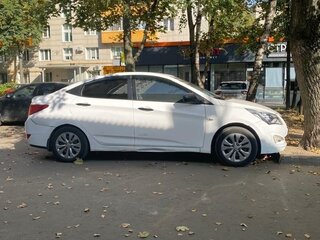 2015 Hyundai Solaris I Рестайлинг, белый, 450000 рублей, вид 4