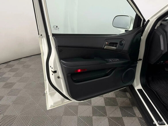 2011 SsangYong Actyon 6-speed I, белый, 700000 рублей - вид 9