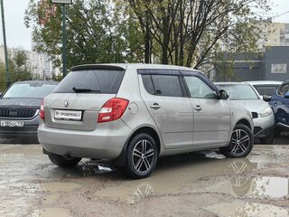 2013 Skoda Fabia II Рестайлинг, бежевый, 779000 рублей, вид 4