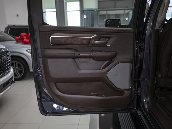 2026 Ram 1500 Crew Cab V Рестайлинг, синий, 9590000 рублей - вид 13