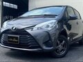 2018 Toyota Vitz III (XP130) Рестайлинг, серый, 990000 рублей - вид 1