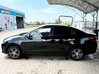 2017 Kia Rio IV, чёрный, 1250000 рублей, вид 3