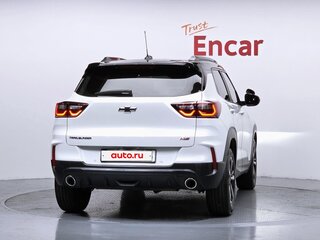 2023 Chevrolet TrailBlazer III Рестайлинг, белый, 1540000 рублей, вид 4