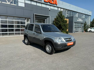 2015 Chevrolet Niva I Рестайлинг, серебристый, 590000 рублей, вид 3