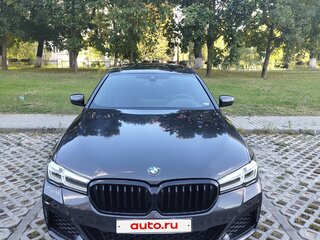 2022 BMW 5 серии 540i xDrive VII (G30/G31/G38) Рестайлинг, серый, 4474700 рублей, вид 2