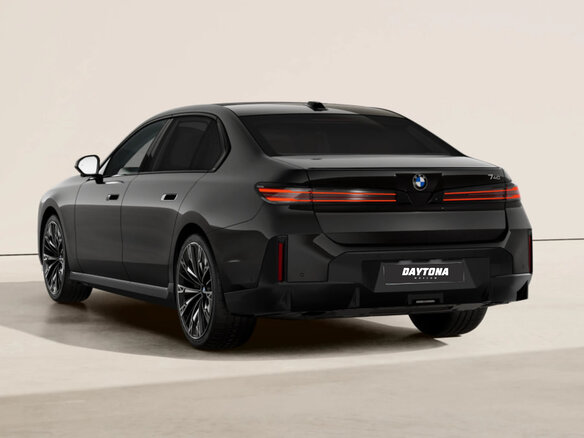 2026 BMW 7 серии 740 xDrive VII (G70) Рестайлинг, чёрный, 23160000 рублей - вид 12