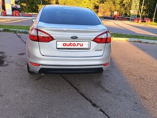 2015 Ford Fiesta Mk6 Рестайлинг, серебристый, 600000 рублей, вид 3