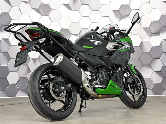2024 Kawasaki Ninja 400, чёрный, 677000 рублей - вид 6