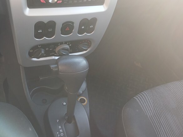 2011 Renault Sandero I, серый, 580000 рублей - вид 12