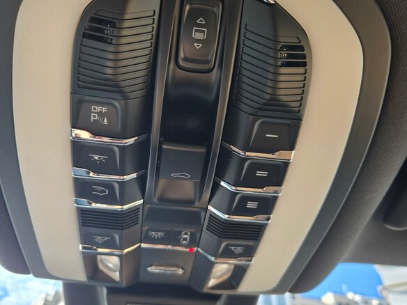 2022 Porsche Macan I Рестайлинг 2, оранжевый, 5995000 рублей - вид 17