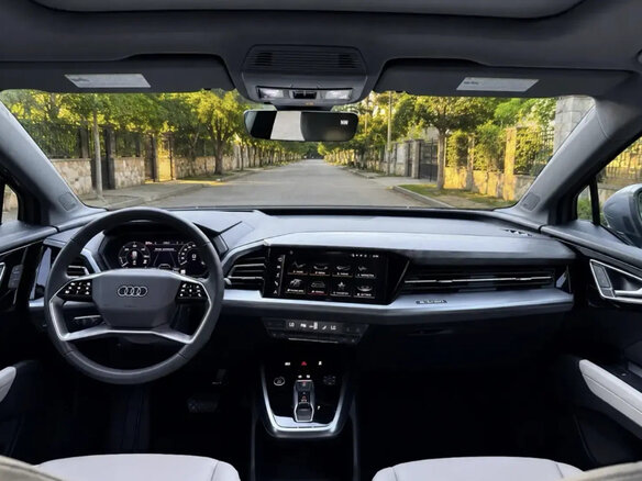 2025 Audi Q4 e-tron 45 quattro I, серый - вид 9