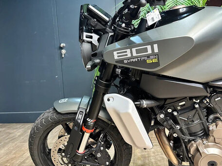 2026 Husqvarna Svartpilen 801, серый, 1250000 рублей, вид 5