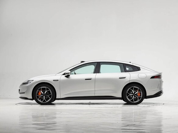 2026 Changan Qiyuan A06 28.39 kWh, серебристый, 2880000 рублей - вид 2