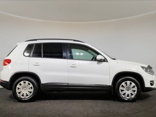 2013 Volkswagen Tiguan I Рестайлинг, белый, 990000 рублей, вид 4