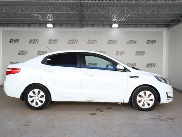2013 Kia Rio III, белый, 755000 рублей - вид 4