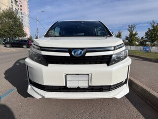 2016 Toyota Voxy III (R80), белый, 2300000 рублей, вид 3
