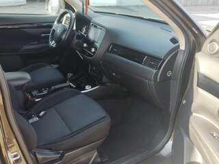 2020 Mitsubishi Outlander III Рестайлинг 3, коричневый, 1950000 рублей, вид 5