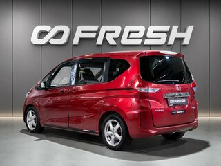 2018 Honda Freed II, красный, 1380000 рублей, вид 2