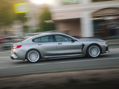 2020 BMW M8 Gran Coupe Competition I (F91/F92/F93), серый, 10990000 рублей, вид 2