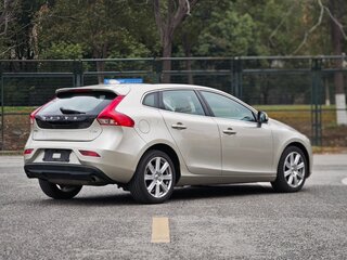 2016 Volvo V40 II Рестайлинг, бежевый, 1040000 рублей, вид 3