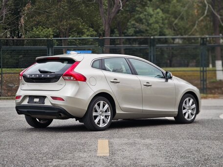 2016 Volvo V40 II Рестайлинг, бежевый, 1040000 рублей, вид 3