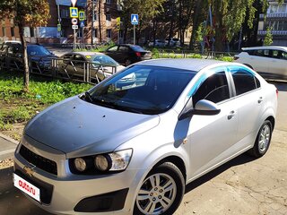 2013 Chevrolet Aveo II, серебристый, 750000 рублей, вид 1