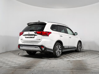 2019 Mitsubishi Outlander III Рестайлинг 3, белый, 2210000 рублей, вид 5