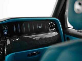 2026 Rolls-Royce Cullinan Black Badge I Рестайлинг (Series II), серый, 65990000 рублей, вид 5