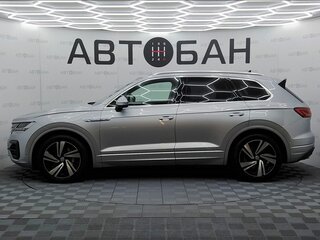 2019 Volkswagen Touareg III, серебристый, 3600000 рублей, вид 4