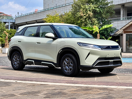 2025 BYD Yuan Up 32 kWh, серебристый, 1560000 рублей, вид 3